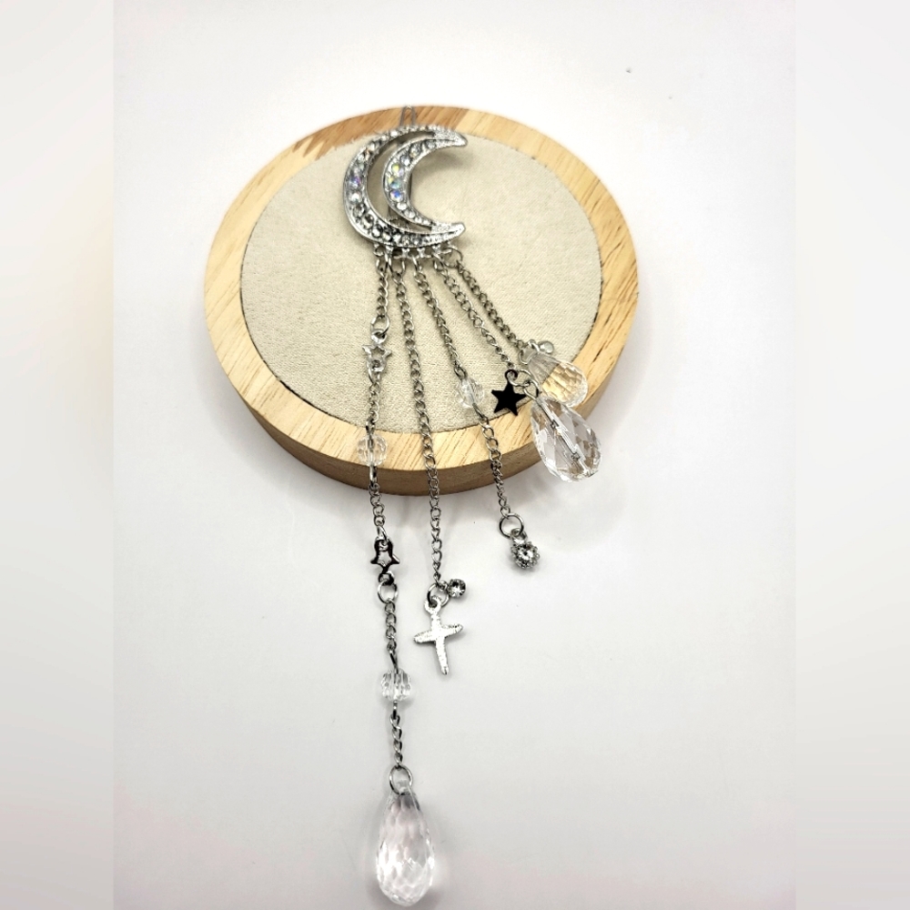 🌜 Moon Brooch